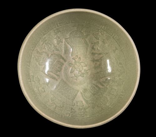 LATE SONG DYNASTY LONGQUAN CELADON DECORATED YAOZHOU WARE DEEP BOWL