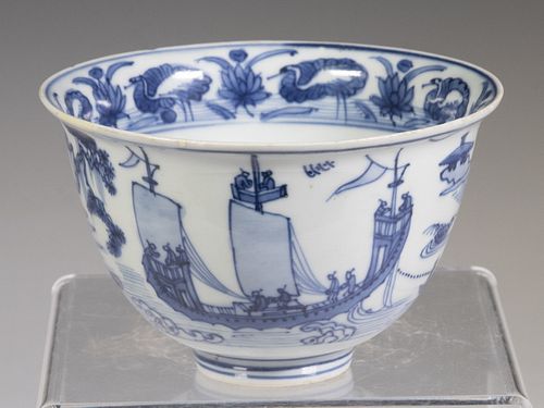 CHINESE MING DYNASTY MEDIUM DEEP BOWL IN BLUE AND WHITE