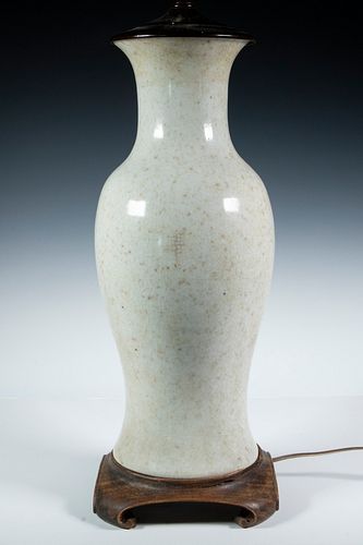 CHINESE POTTERY TABLE LAMP