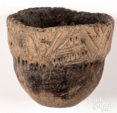 Small Susquehannock Indian earthenware vessel