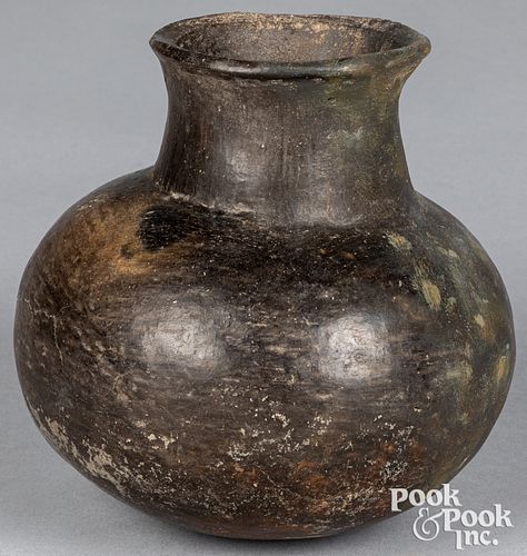 Prehistoric Southwestern Indian pottery vessel