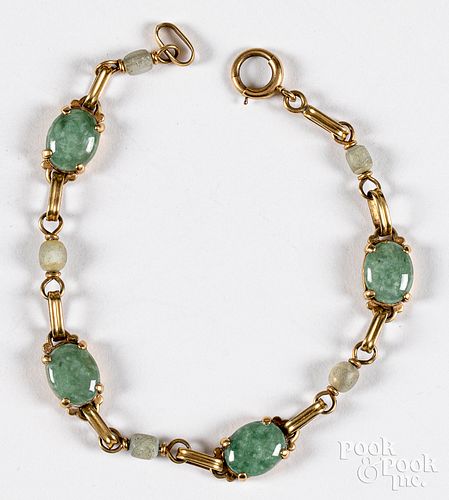 14K gold and jadeite bracelet, 5.7dwt.