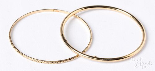 Two 14K gold bangle bracelets, 7.7dwt.