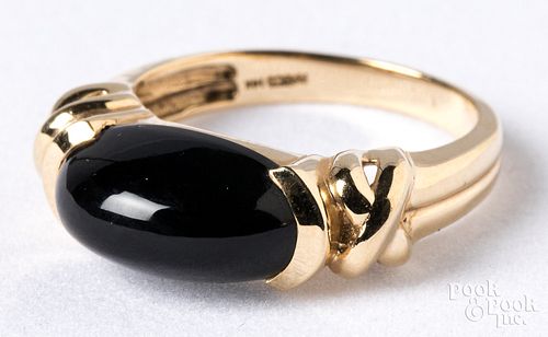 14K gold and onyx ring, 3.2dwt.