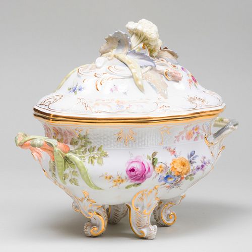 Meissen Porcelain Tureen and Cover with Crayfish and Vegetable Finial