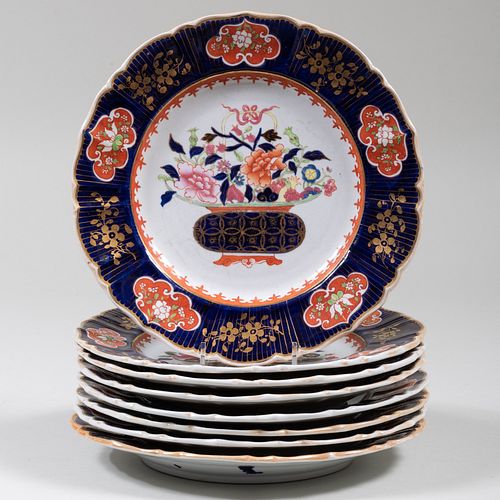Set of Eight Mason's Ironstone 'Chinoiserie' Dinner Plates