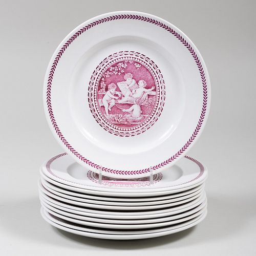 Set of Twelve Wedgwood Puce Decorated Porcelain Plates in the 'Cipriani' Pattern