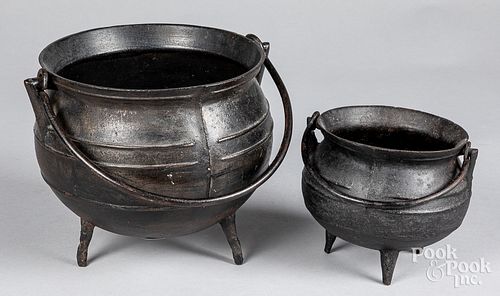 Two cast iron gypsy kettles, 18th/19th c.