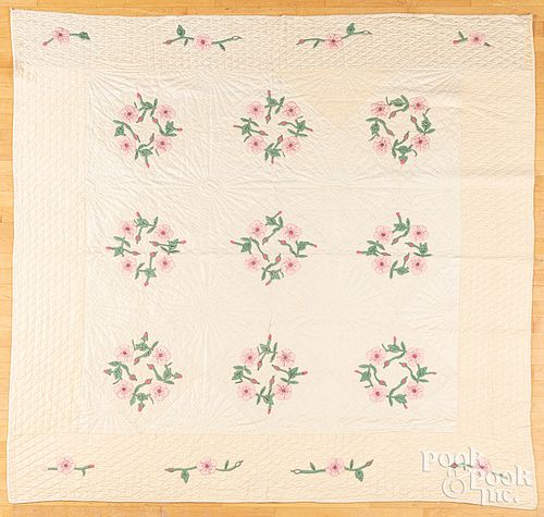 Sateen appliqué floral quilt, ca. 1930