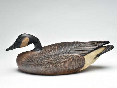 Outstanding hollow carved Canada goose, Mandt Homme, Stoughton, Wisconsin, 2nd quarter 20th century.
