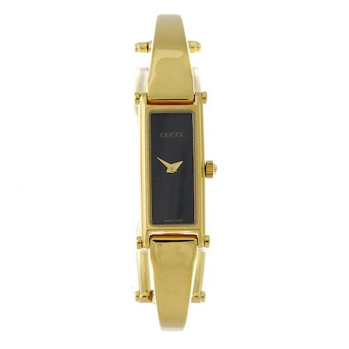 GUCCI - a lady's 1500 bracelet watch. Gold plated case. Numbered 0224457. Signed quartz movement. Bl