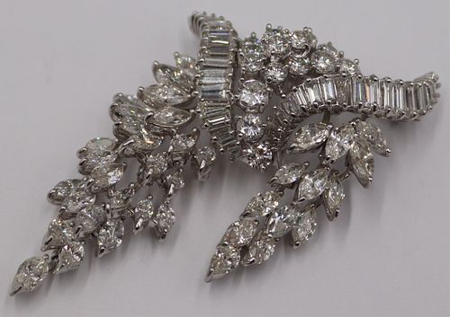 JEWELRY. Exceptional Platinum and Diamond Brooch.