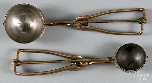 Gilchrist's No. 80 brass ice cream scoop, early 20th c., 11'' l.