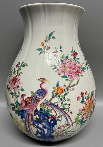 LARGE CHINESE FAMILLE ROSE HAND PAINTED  VASE , H35CM D24.5CM