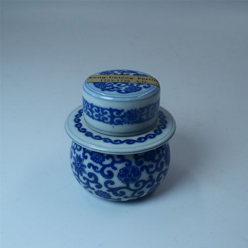SMALL CHINESE BLUE AND WHITE POT AND COVER , H8CM 