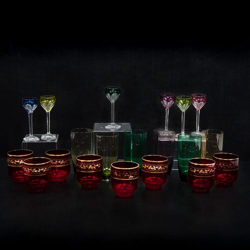 Lote de copas y vasos. Origen europeo, siglo XX Elaborados en vidrio y cristal de Murano, Bohemia y otros. Pz: 20