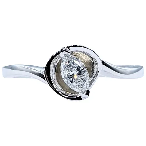 Beautiful Marquise Cut Diamond Solitaire Ring