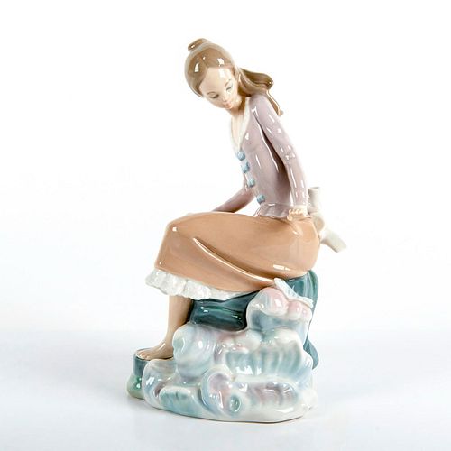 At the Sea-Side 1004918 - Lladro Porcelain Figurine