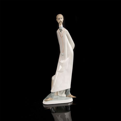 Doctor 1004602 - Lladro Porcelain Figurine