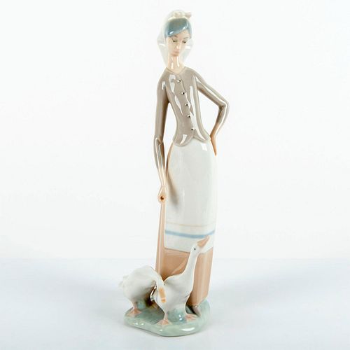 Girl w/Geese 1001035 - Lladro Porcelain Figurine