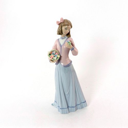 Innocence in Bloom 1007644 - Lladro Porcelain Figurine