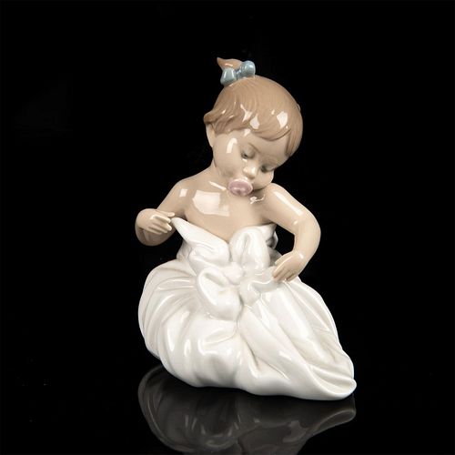 Nao By Lladro Porcelain Figurine, My Baby Blanket 1337