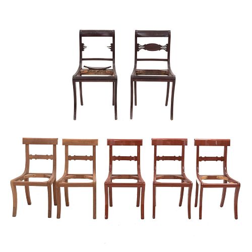 Lote de 7 sillas. SXX. Elaboradas en madera. Respaldos escalonados y soportes lisos.