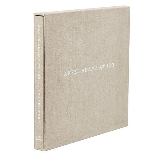 Szarkowski, John. Ansel Adams at 100. Nwe York: Little, Brown and Company, 2001.  Primera edición.