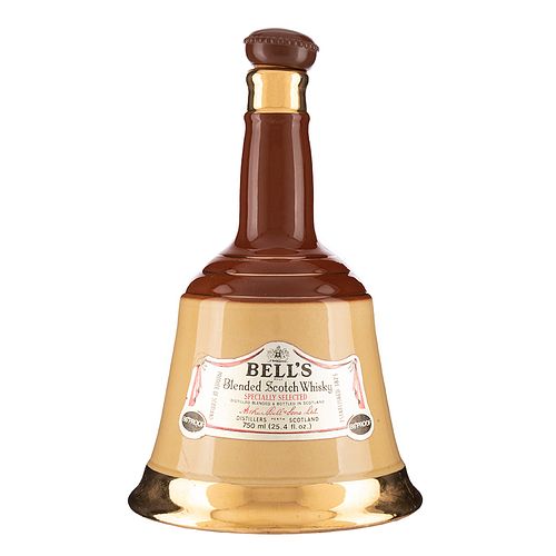 Bell's. Blended. Specially Selected. Scotch Whisky. Botella de Cerámica. En presentación de 750.