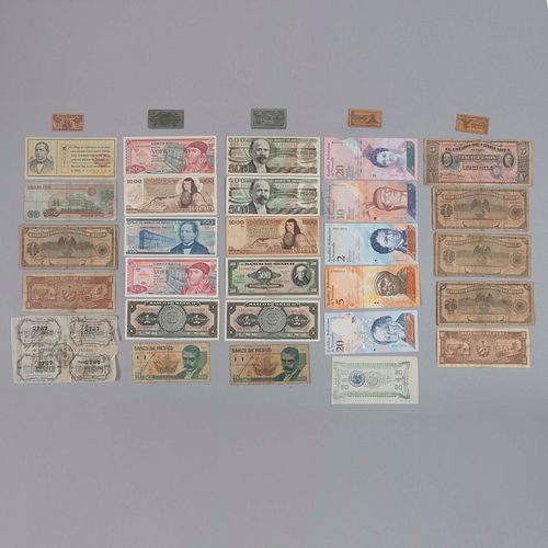 Lote de 46 billetes, unos del contexto de la Revolución Mexicana. Diferentes denominaciones.