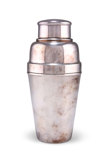A 20TH CENTURY SILVER-PLATED COCKTAIL SHAKER, by William Suckling. 19cm hig