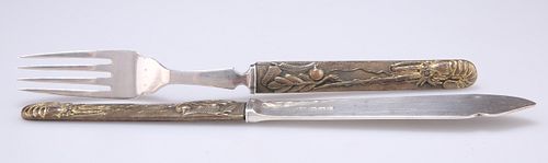 A GEORGE V SILVER-MOUNTED JAPANESE GILT-BRONZE HANDLED FISH KNIFE AND FORK,