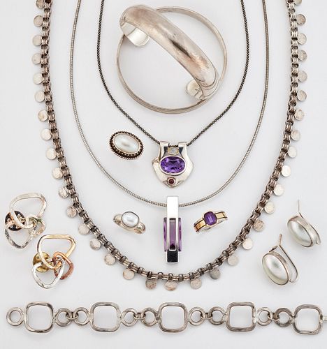 A GROUP OF SILVER JEWELLERY, including A PAIR OF NAKAI NAVAJO BLISTER PEARL