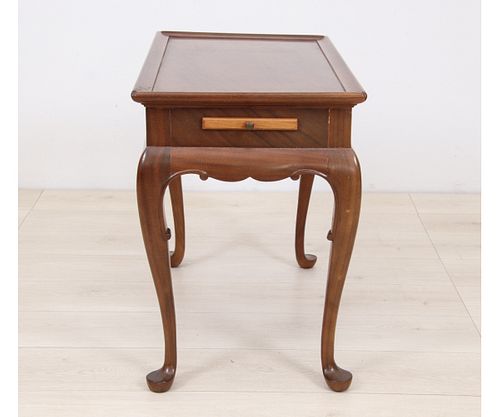 QUEEN ANNE STYLE TEA TABLE