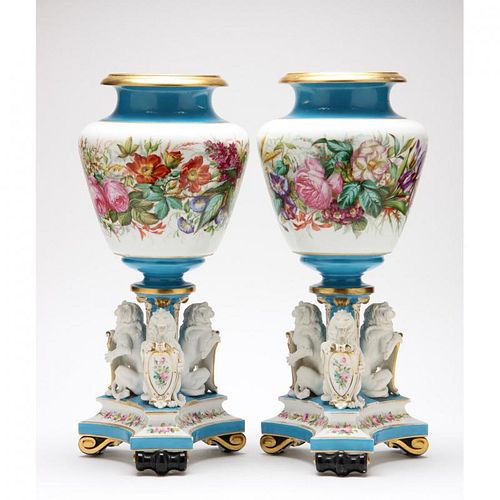 A Pair of Paris Porcelain Garniture Urns 
