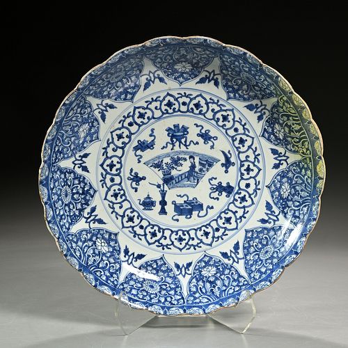 Chinese Kangxi blue and white porcelain charger