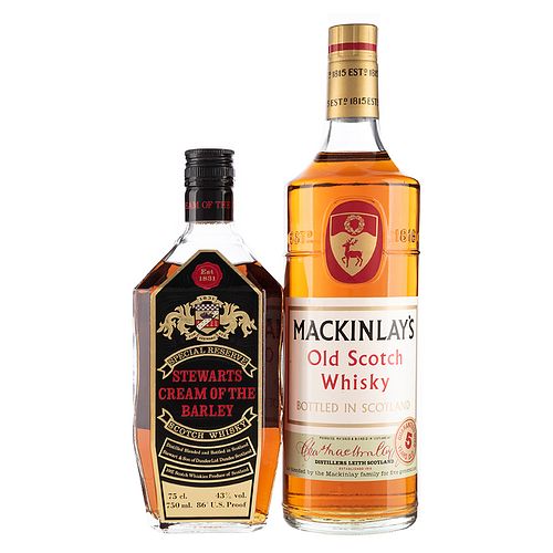 Lote de Whisky. a) Mackinlay's. Stewarts Cream Of The Barley. En presentaciones de 750 ml. y 1 Lt. Total de piezas: 2.
