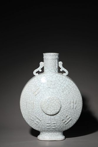 A Ge Type Eight Trigram Moon Flask