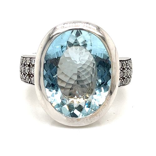 18k Aqua Diamond Oval Modern Ring