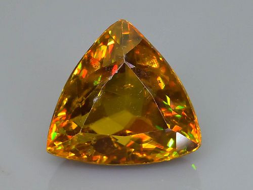 CERTIFIED FIRE COLOR CHANGE SPHENE - MADAGASCAR - 2.90 Cts