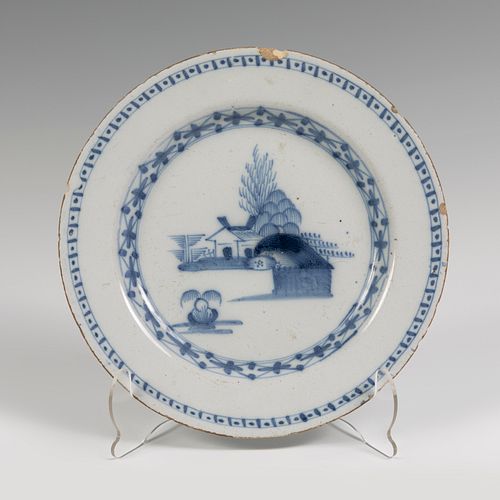 Kangxi Style Dish. China, s.XX. 
In glazed porcelain.