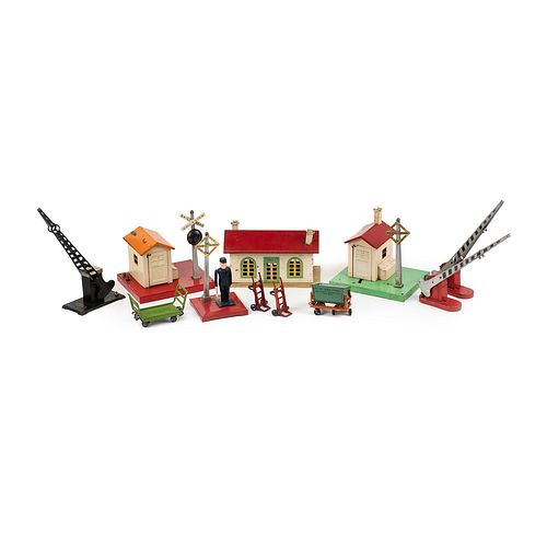 Lionel Lionel Town Station & RR Xing Accessories