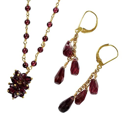 18kt. Garnet Necklace and Earrings