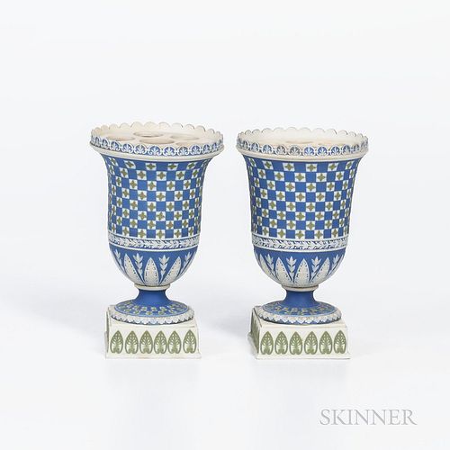 Pair of Wedgwood Tricolor Diceware Jasper Dip Vases with Covers, England, early 19th century, scalloped rim to a bell shape with pierced grid covers, 
