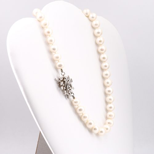 South Sea pearl necklace with Diamond clasp