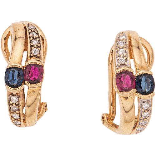 PAIR OF EARRINGS WITH RUBIES, SAPPHIRES AND DIAMONDS IN 14K YELLOW GOLD Oval cut sapphires and rubies~0.40ct, Brilliant cut diamonds | PAR DE ARETES C