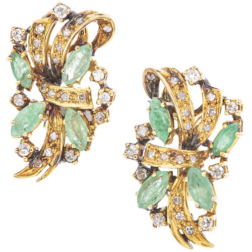 PAIR OF EARRINGS WITH EMERALDS AND DIAMONDS IN 10K YELLOW GOLD Marquise cut emeralds ~1.60 ct, 8x8 cut diamonds ~0.75 ct | PAR DE ARETES CON ESMERALDA