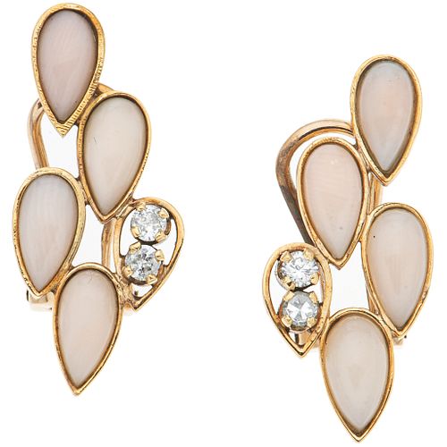 PAIR OF EARRINGS WITH CORALS AND DIAMONDS IN 14K YELLOW GOLD Pink coral applications, Brilliant and 8x8 cut diamonds | PAR DE ARETES CON CORALES Y DIA