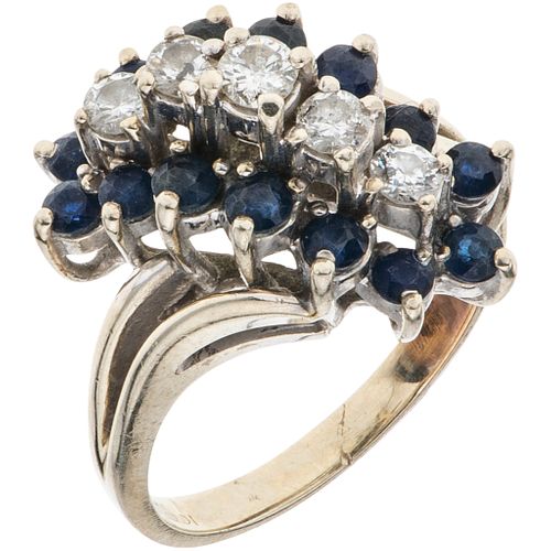 RING WITH SAPPHIRES AND DIAMONDS IN 12K WHITE GOLD Round cut sapphires ~0.84 ct, Brilliant cut diamonds ~0.50 ct. Size: 8 | ANILLO CON ZAFIROS Y DIAMA