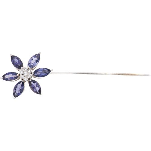 LAPEL PIN WITH AMETHYSTS AND DIAMONDS IN 18K WHITE GOLD Marquise cut amethysts ~2.40, Brilliant cut diamonds ~0.14 ct | FISTOL CON AMATISTAS Y DIAMANT